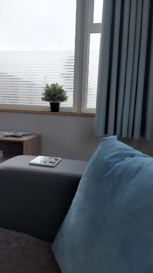Betty'S Place Hotel Уитли Бей Екстериор снимка