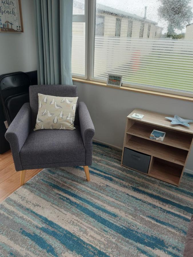 Betty'S Place Hotel Уитли Бей Екстериор снимка